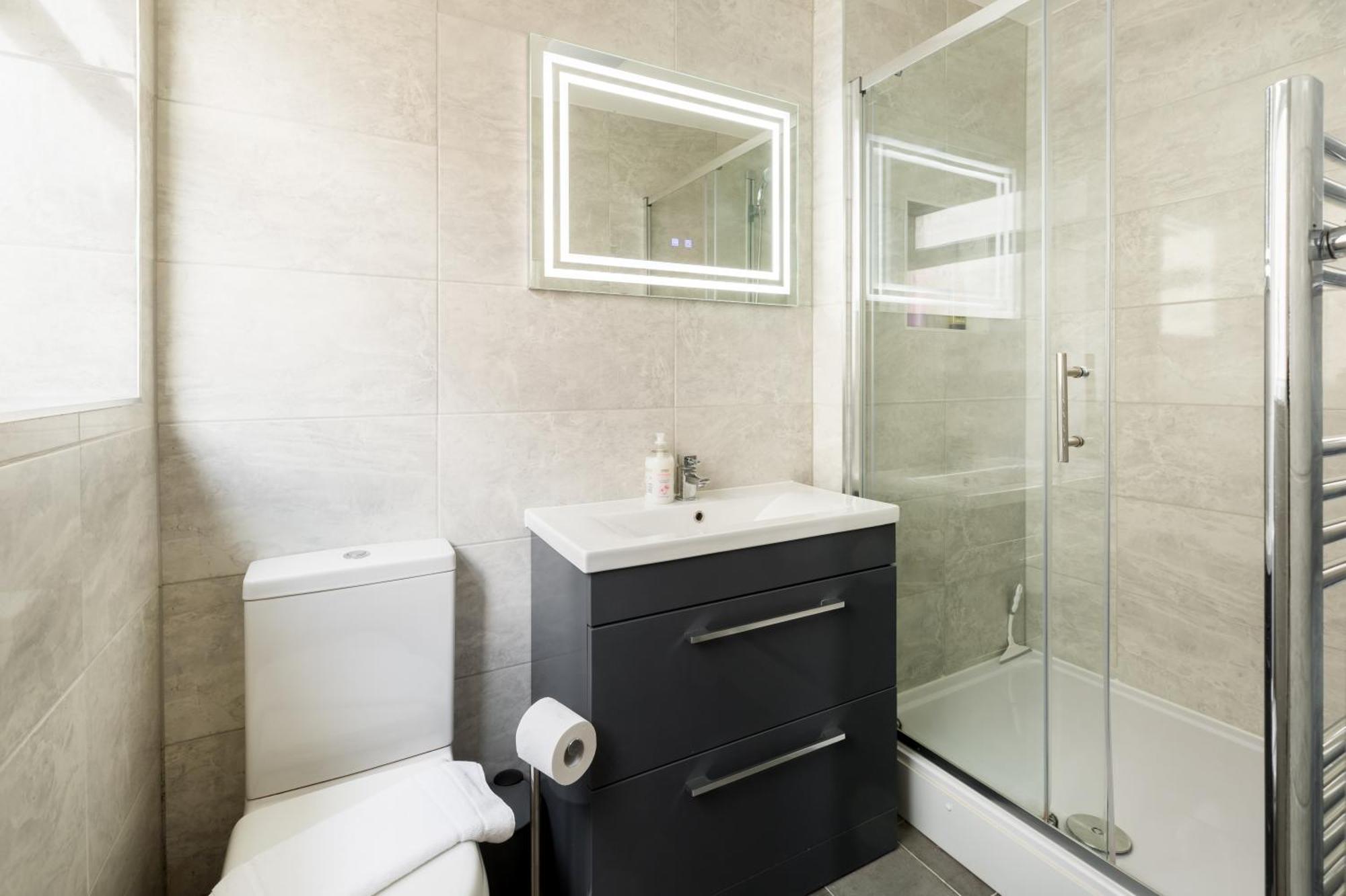 1-Bedroom Apartment In Leamington Spa With Free Parking Buitenkant foto