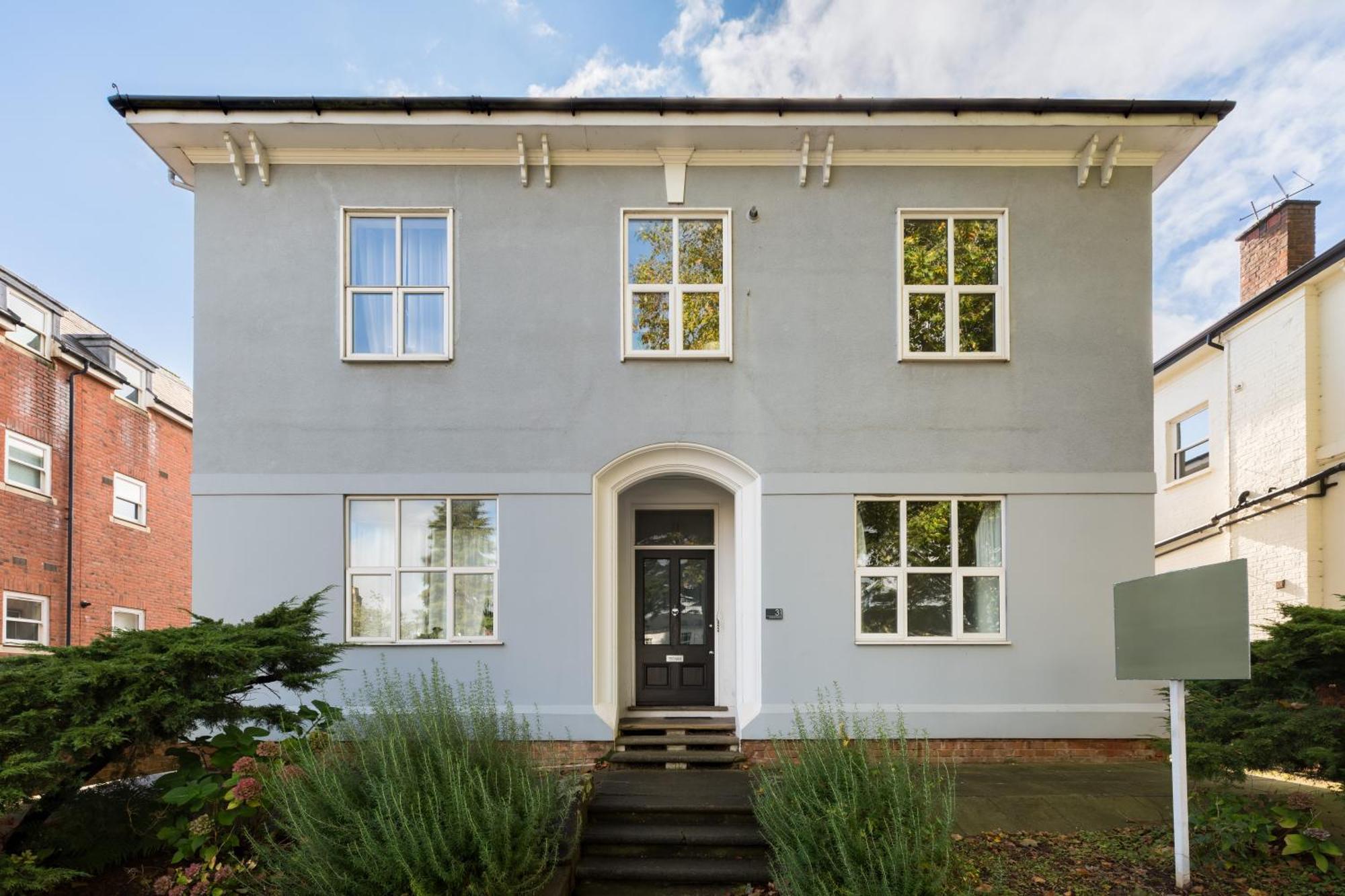1-Bedroom Apartment In Leamington Spa With Free Parking Buitenkant foto
